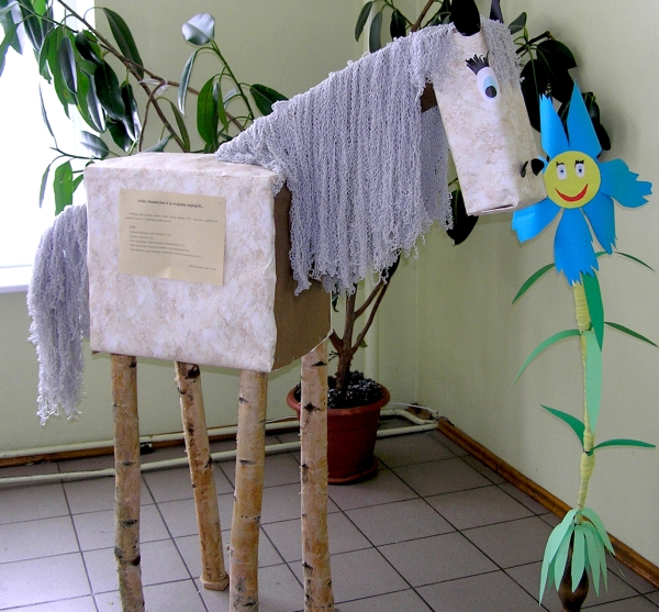 Aktyviausi akcijos dalyviai pagamino arklį Dominyką ir jo svajonių rugiagėlę