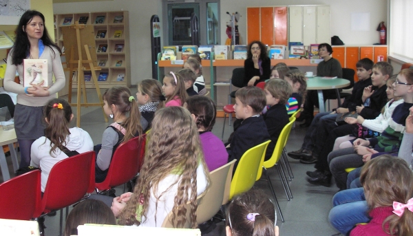 Į Vaikų centrą susirinkę pradinių klasių mokiniai kalbėjo apie vaikų knygas