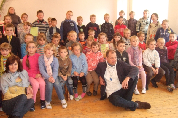Žiežmarių vaikų susitikimas su rašytoju V. V. Landsbergiu