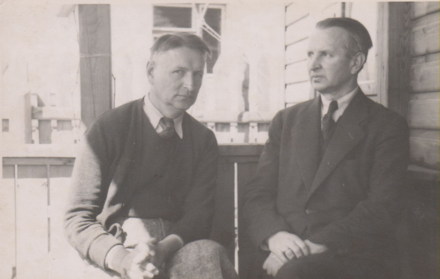 Balys Sruoga su broliu Juozu Sruoga, Maironio lietuvių literatūros muziejaus (MLLM) archyvas, f. 2 426, 1938 m., nežinomo autoriaus nuotrauka